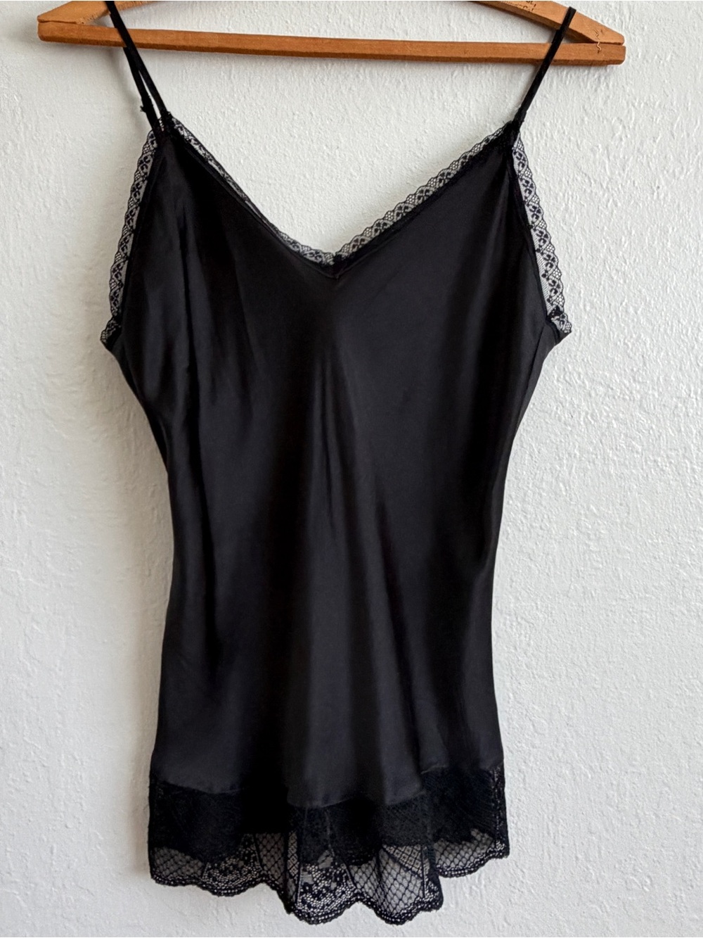 LUSIO Black Silk Lace Trim Cami Tank Top Size Medium Eyelash Lace V-Neck
